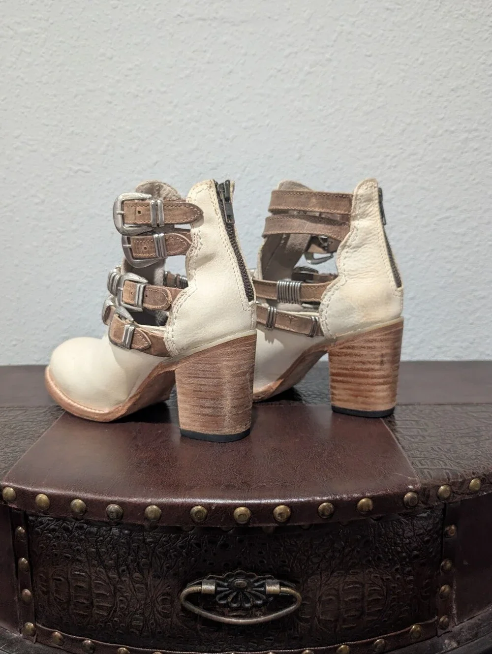FreeBird SAVANNAH Beige Ivory Ankle Boots size 7